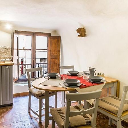 Lyon Apartment Anfiteatro Square, Lucca Exterior photo