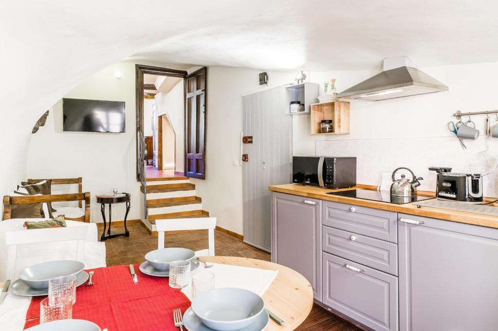 Lyon Apartment Anfiteatro Square, Lucca Exterior photo