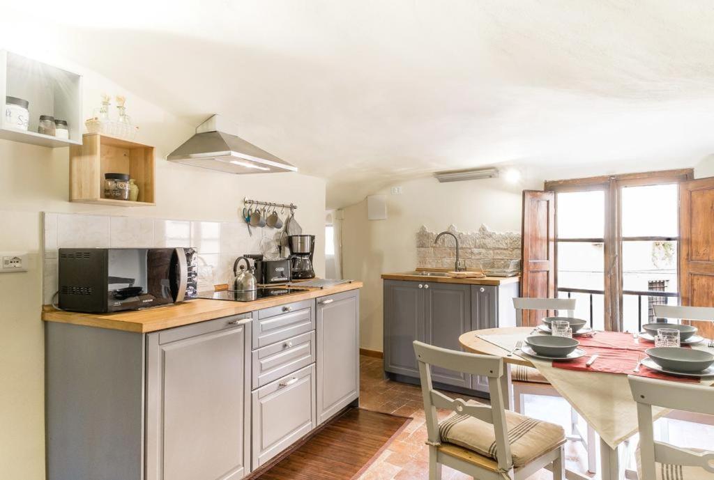 Lyon Apartment Anfiteatro Square, Lucca Exterior photo