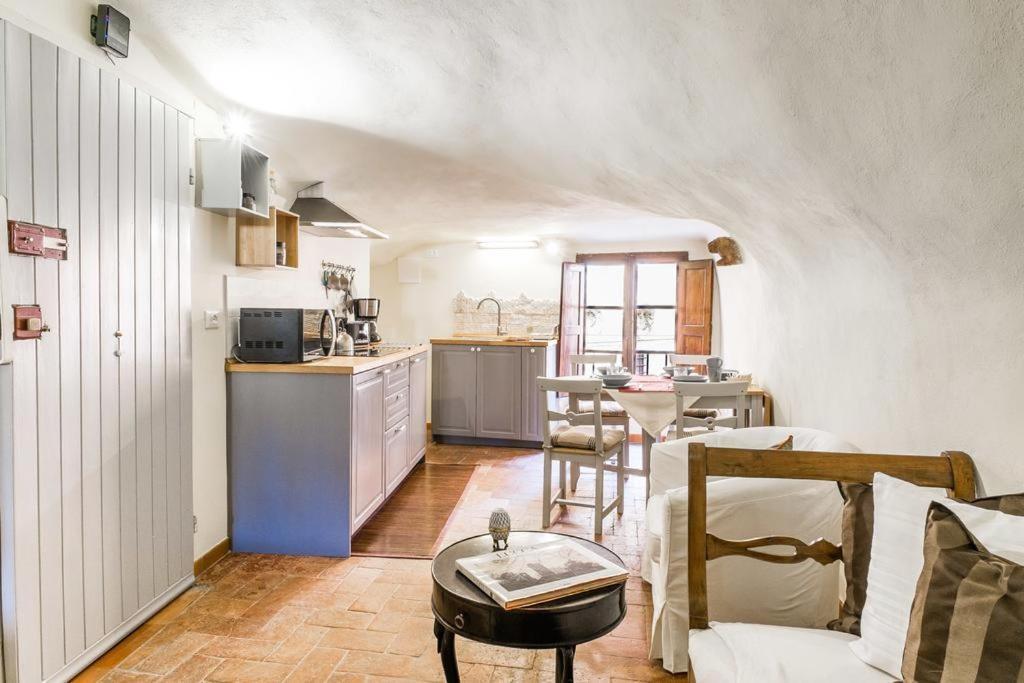 Lyon Apartment Anfiteatro Square, Lucca Exterior photo