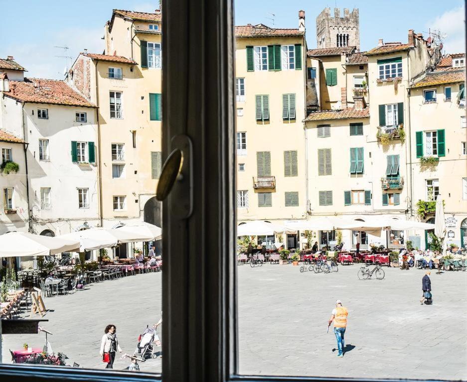 Lyon Apartment Anfiteatro Square, Lucca Exterior photo